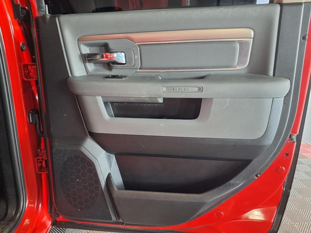 RAM 1500 4WD Crew Cab 140.5" Big Horn 2015