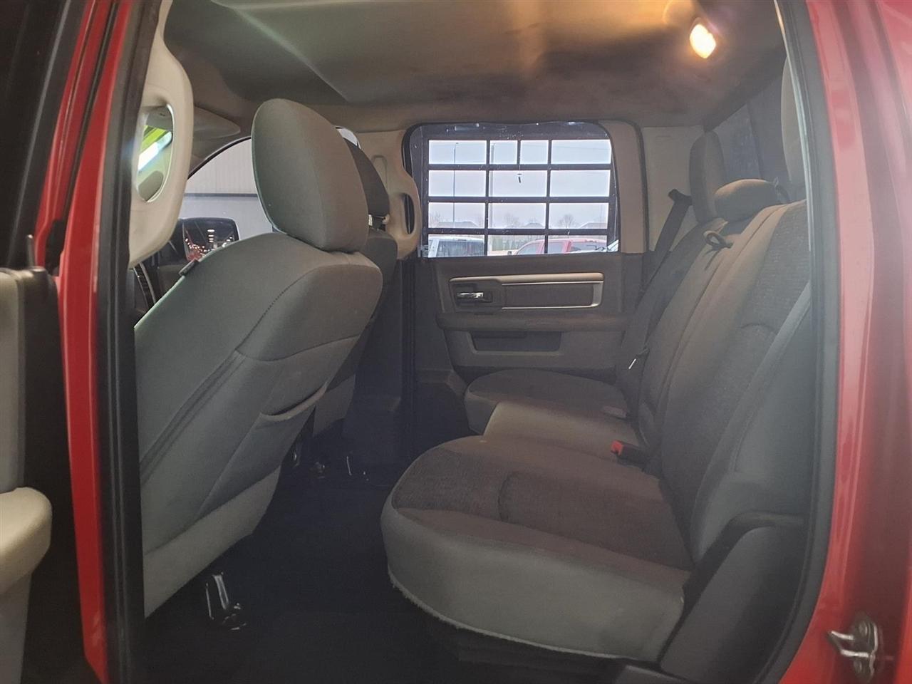 RAM 1500 4WD Crew Cab 140.5" Big Horn 2015