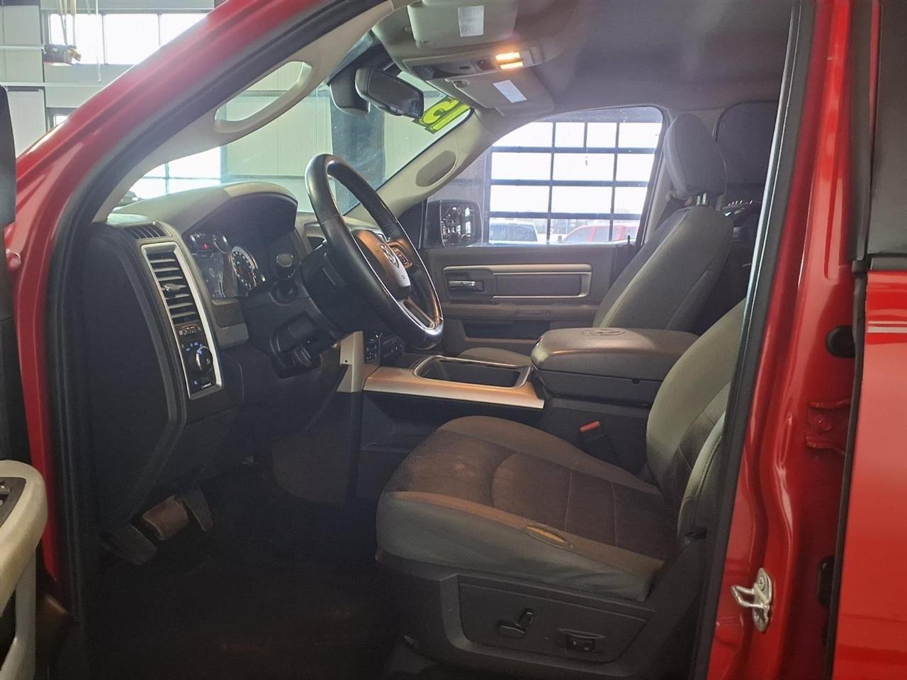 RAM 1500 4WD Crew Cab 140.5" Big Horn 2015