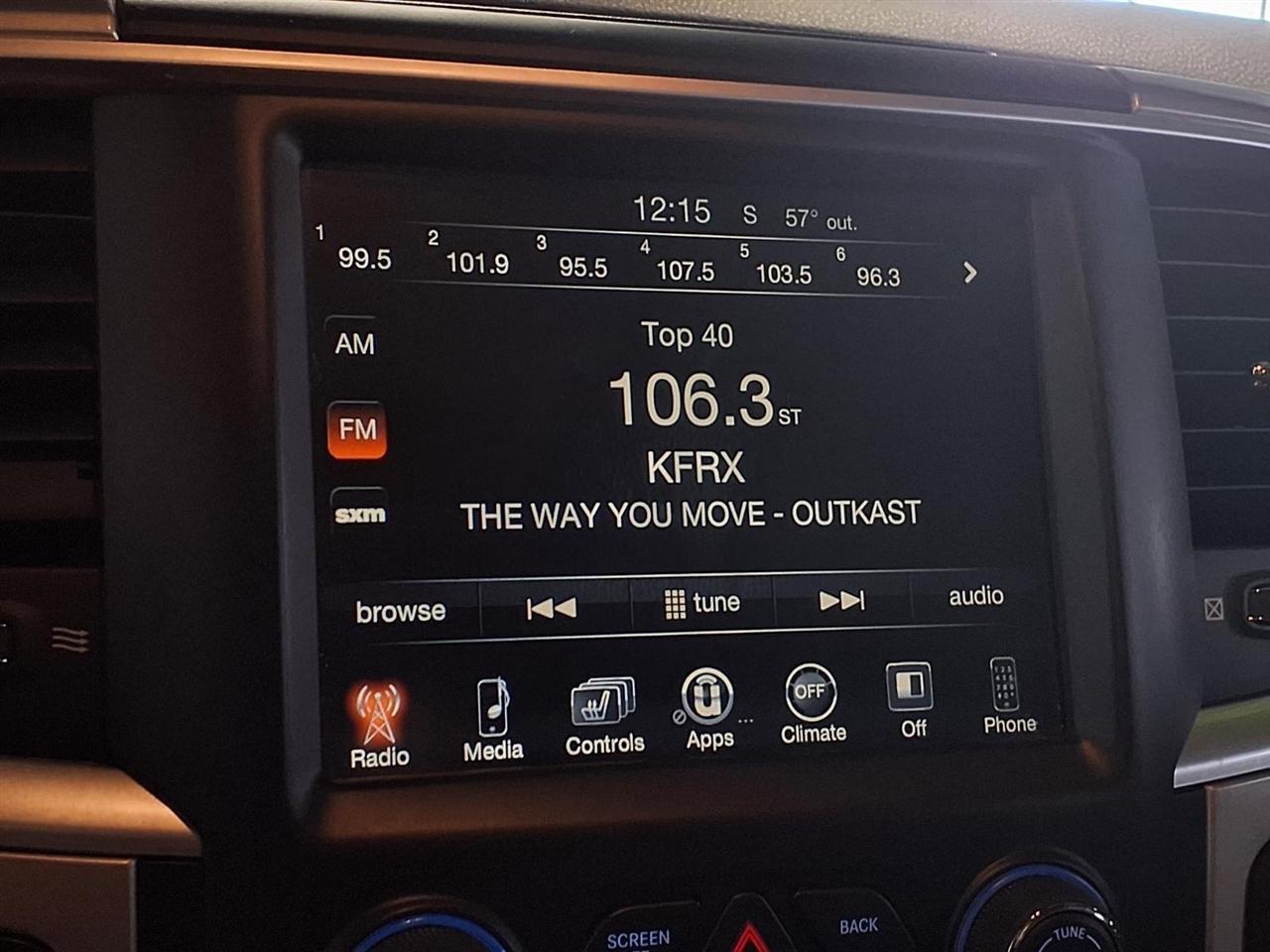 RAM 1500 4WD Crew Cab 140.5" Big Horn 2015