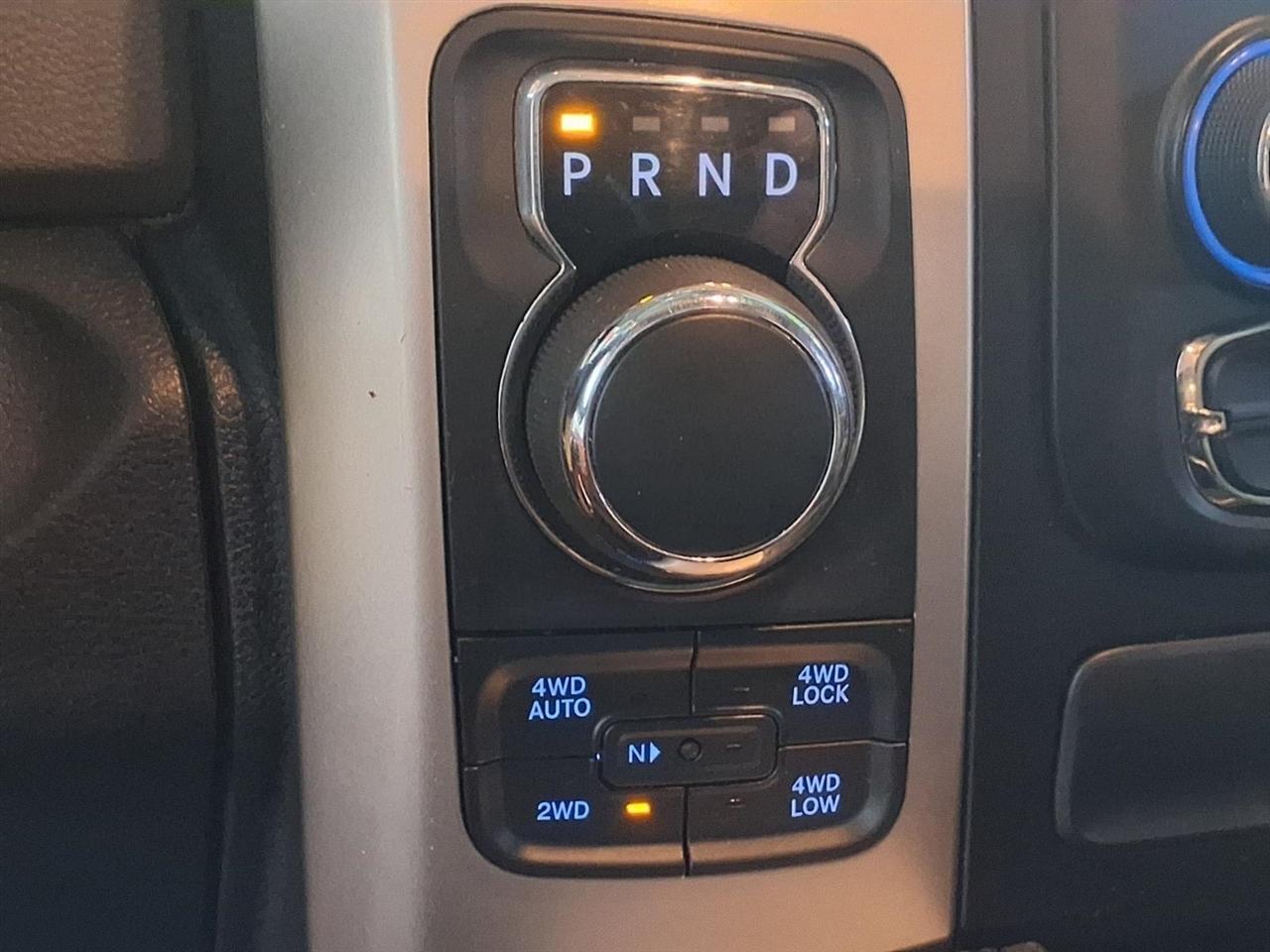 RAM 1500 4WD Crew Cab 140.5" Big Horn 2015