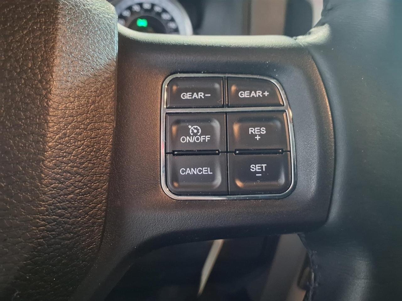 RAM 1500 4WD Crew Cab 140.5" Big Horn 2015