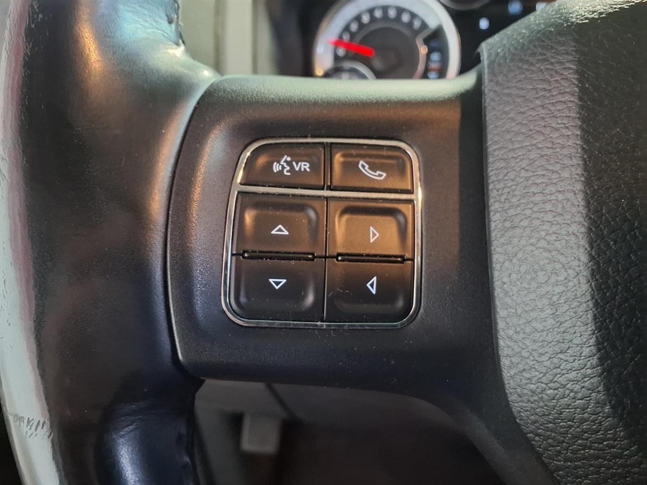 RAM 1500 4WD Crew Cab 140.5" Big Horn 2015