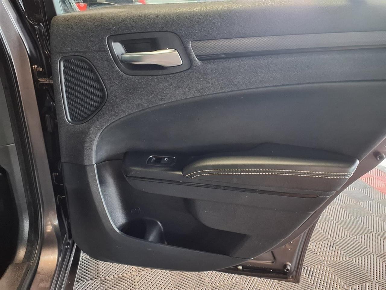 Chrysler 300 4dr Sdn 300S AWD 2016