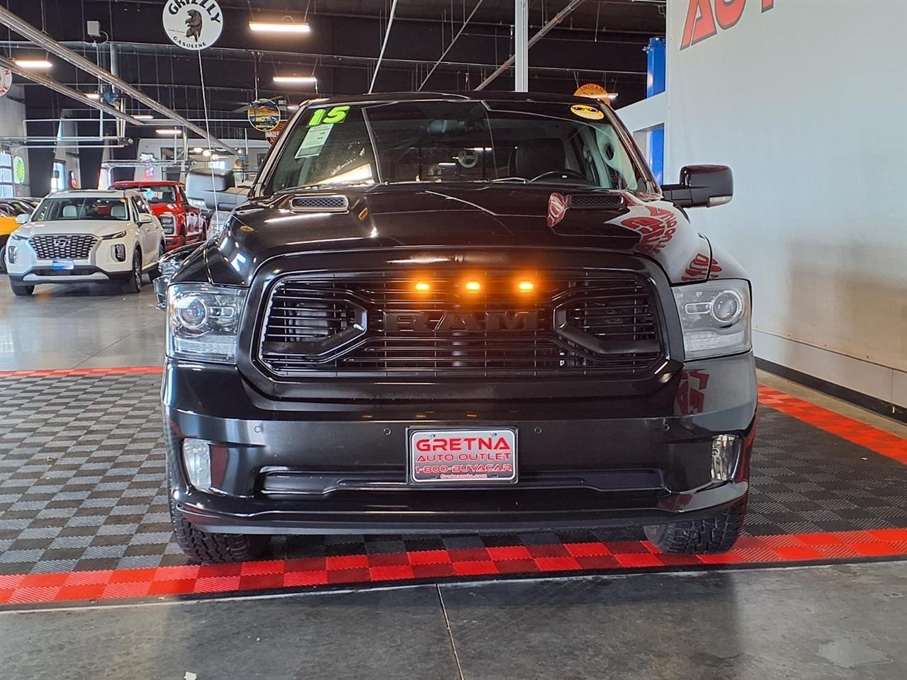 RAM 1500 4WD Crew Cab 140.5" Sport 2015