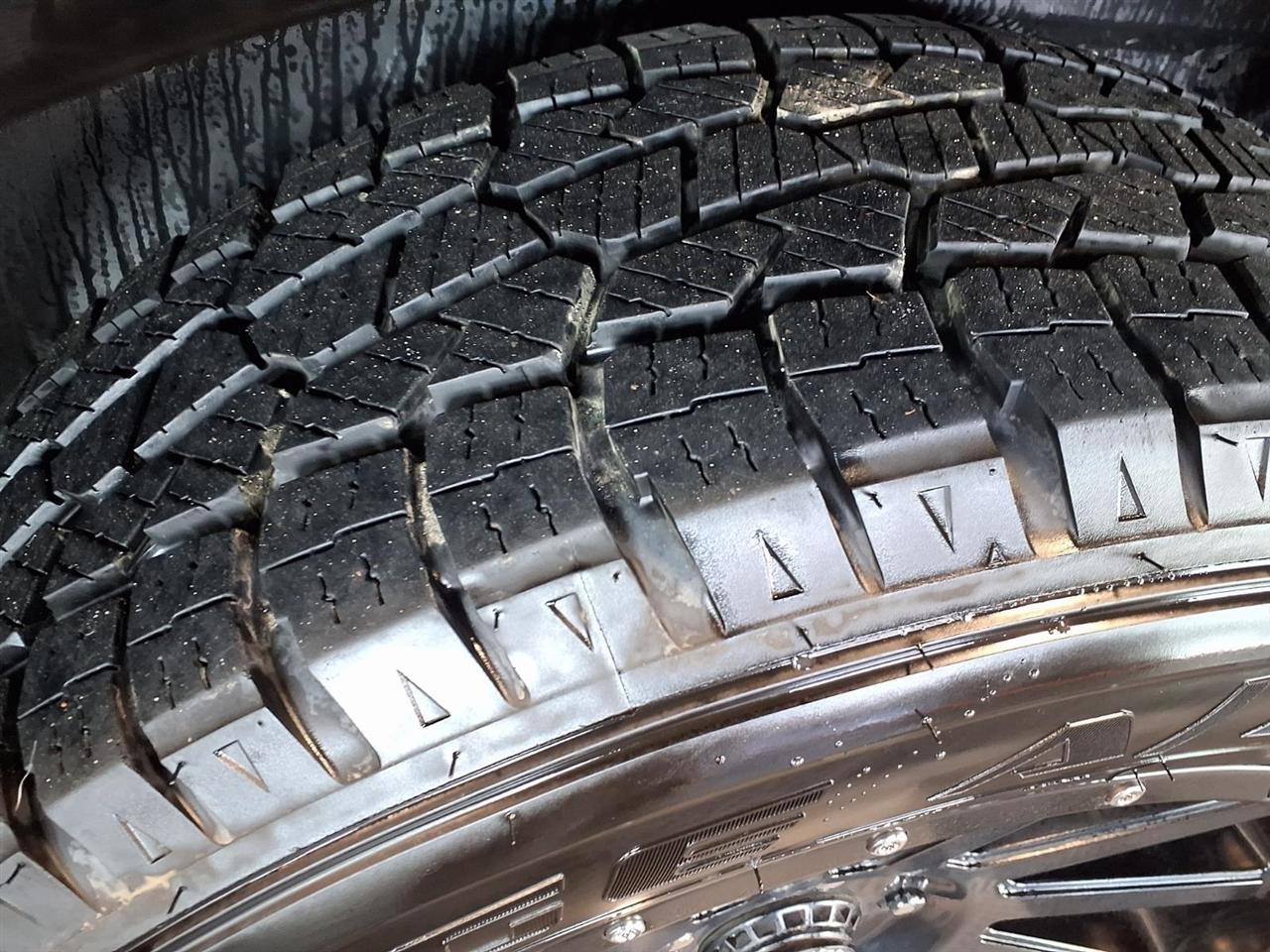 RAM 1500 4WD Crew Cab 140.5" Sport 2015