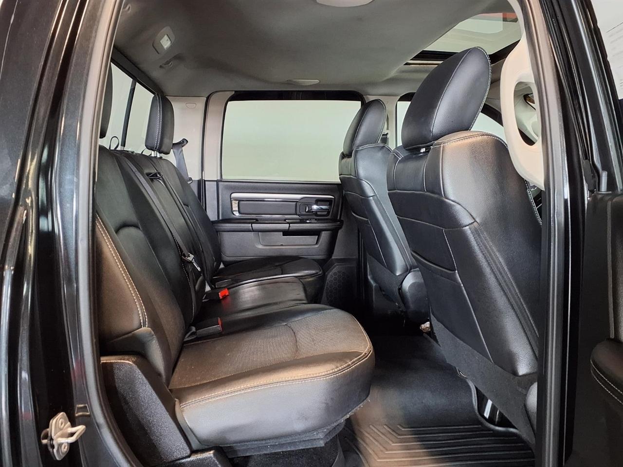 RAM 1500 4WD Crew Cab 140.5" Sport 2015