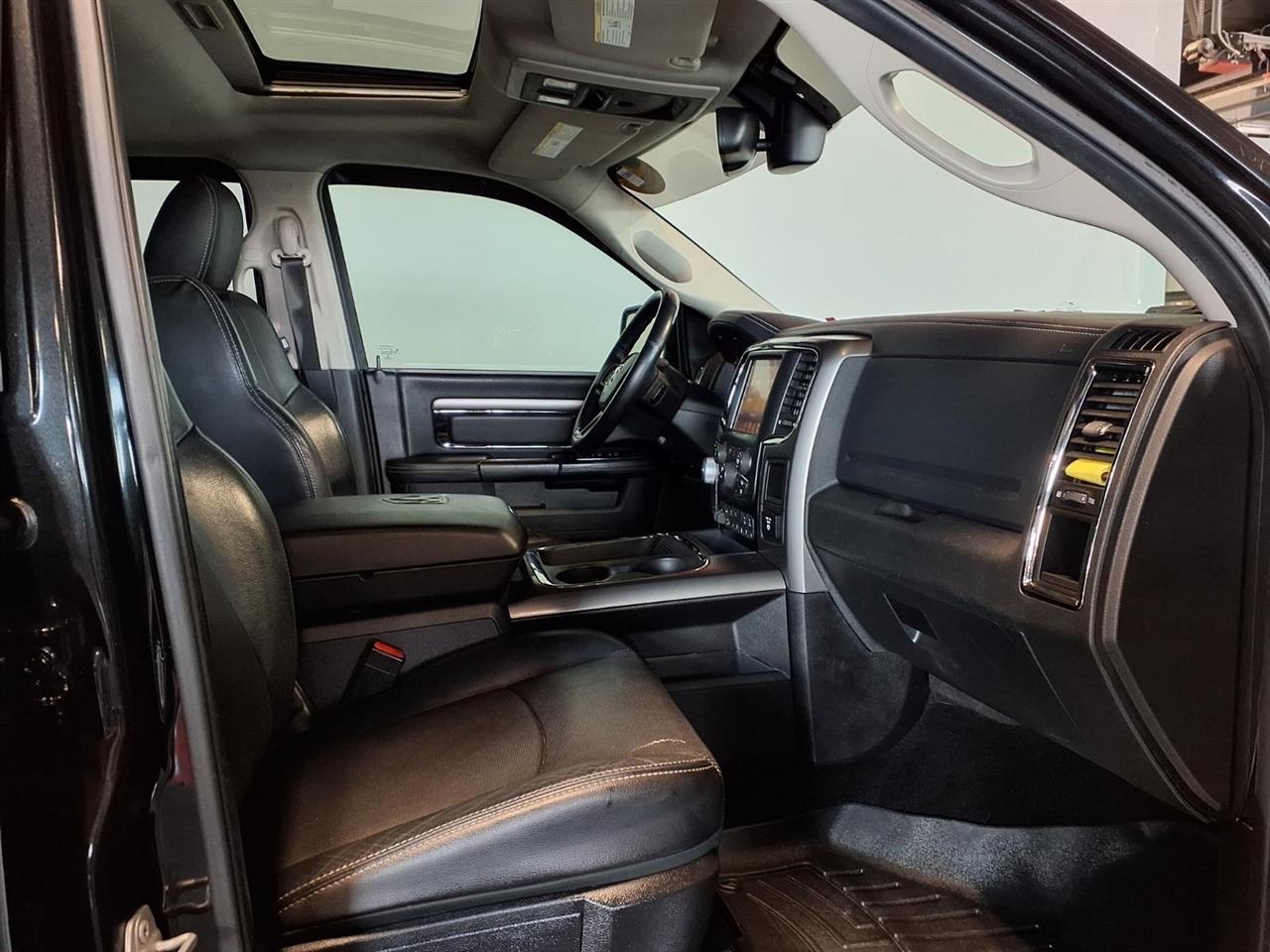 RAM 1500 4WD Crew Cab 140.5" Sport 2015