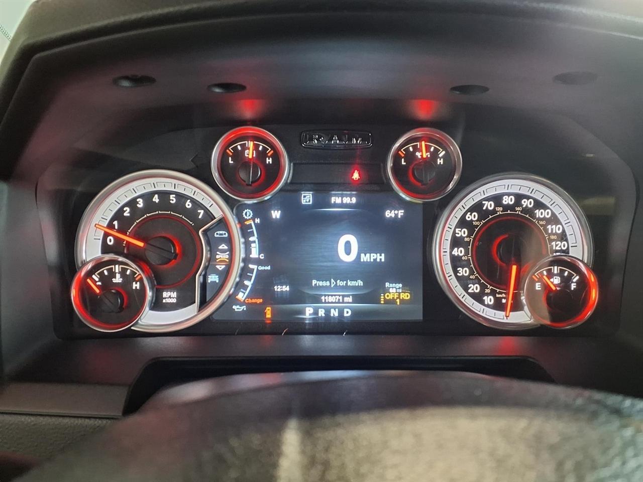 RAM 1500 4WD Crew Cab 140.5" Sport 2015