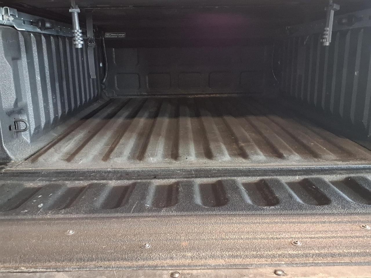 RAM 1500 4WD Crew Cab 140.5" Sport 2015