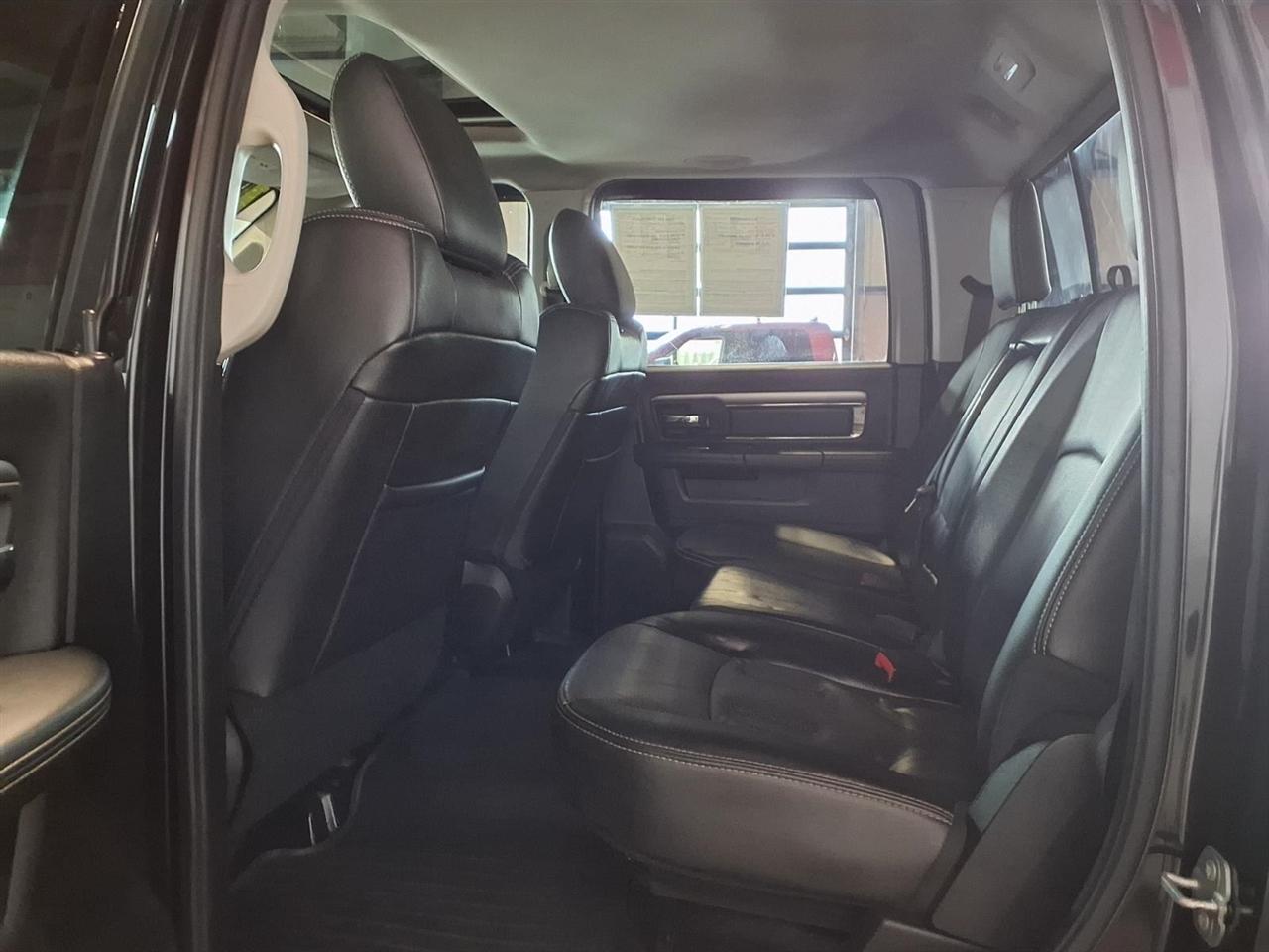 RAM 1500 4WD Crew Cab 140.5" Sport 2015