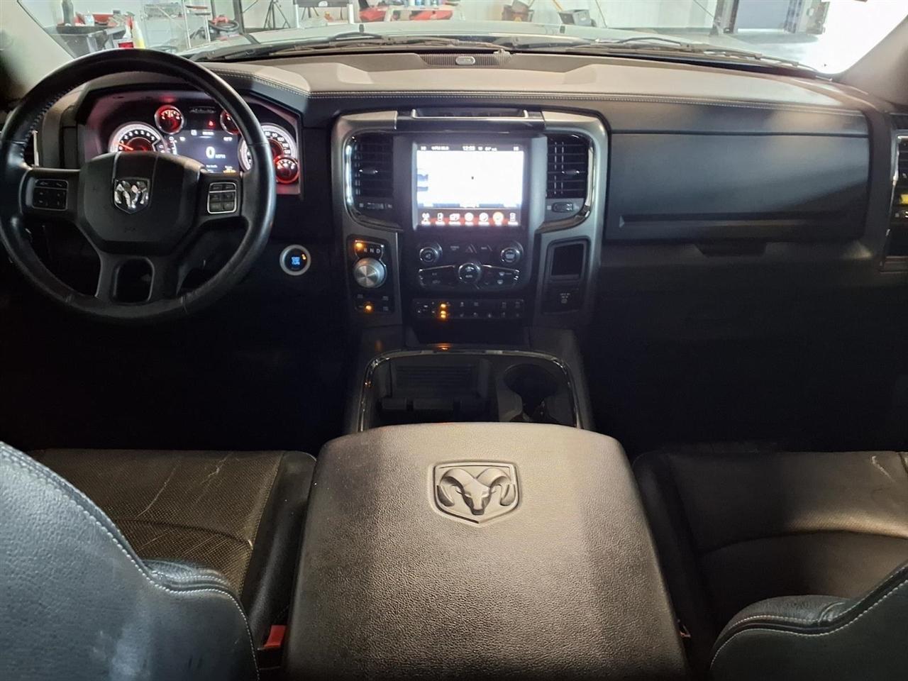 RAM 1500 4WD Crew Cab 140.5" Sport 2015