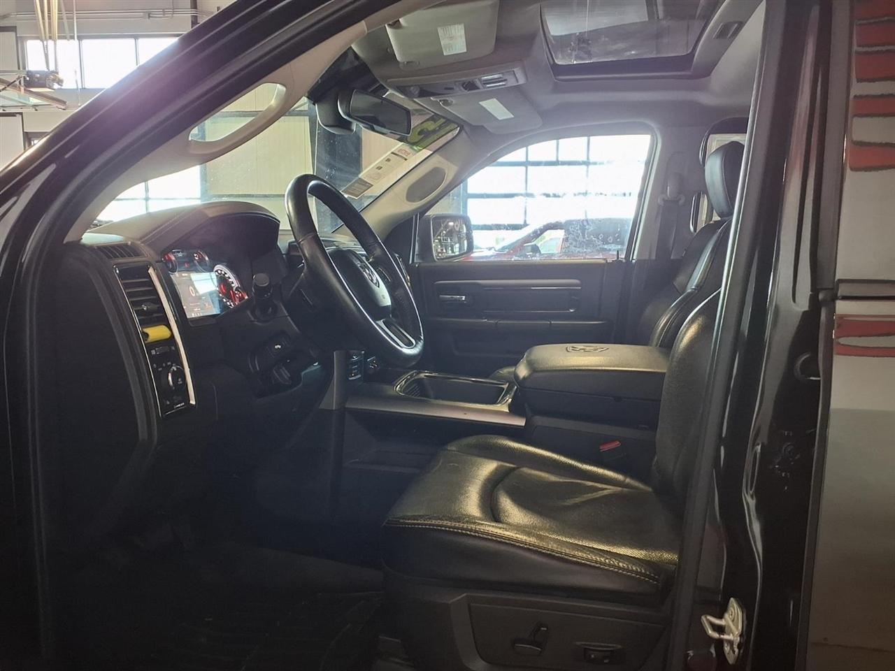 RAM 1500 4WD Crew Cab 140.5" Sport 2015