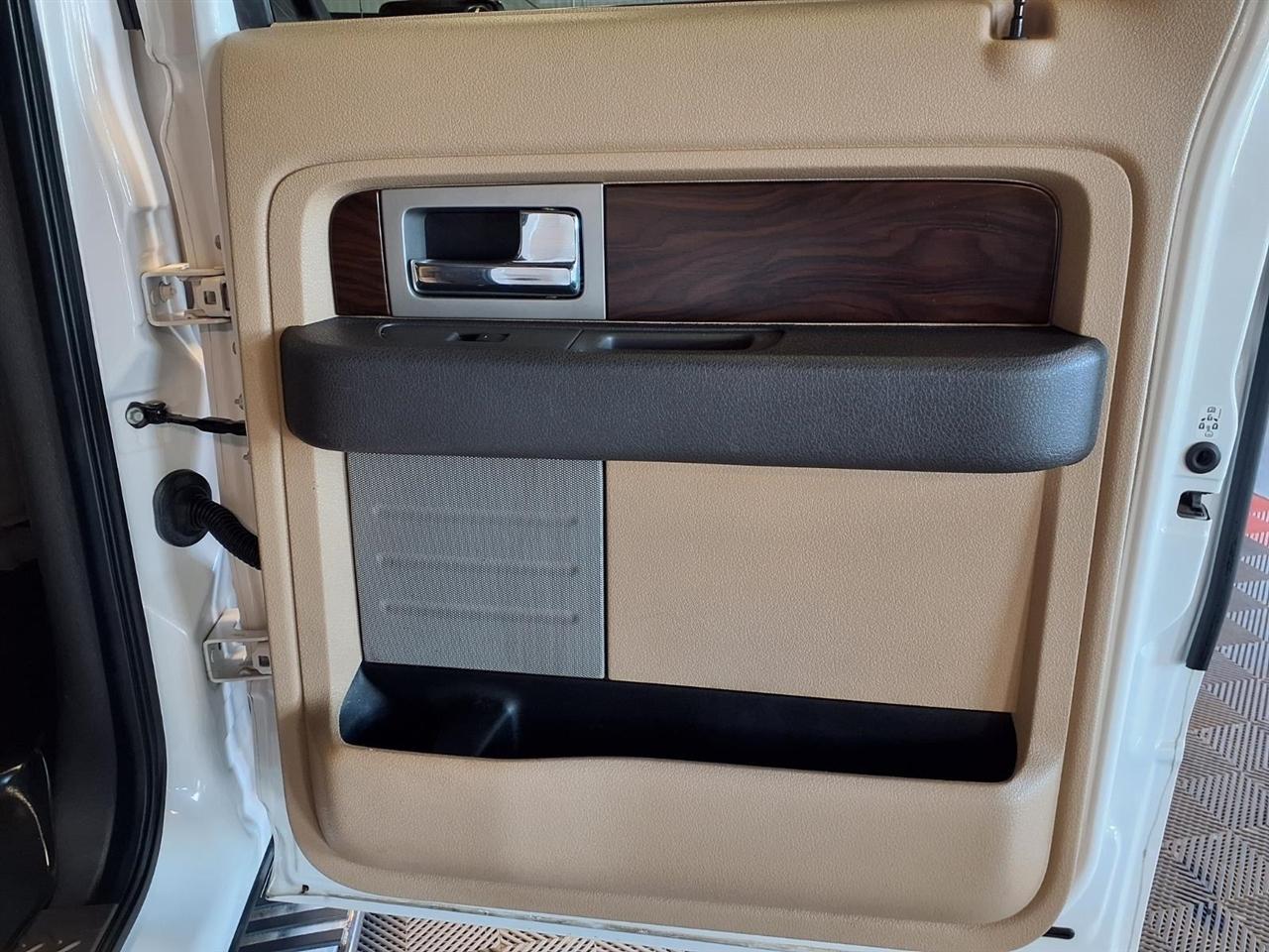 Ford F-150 Lariat 2012