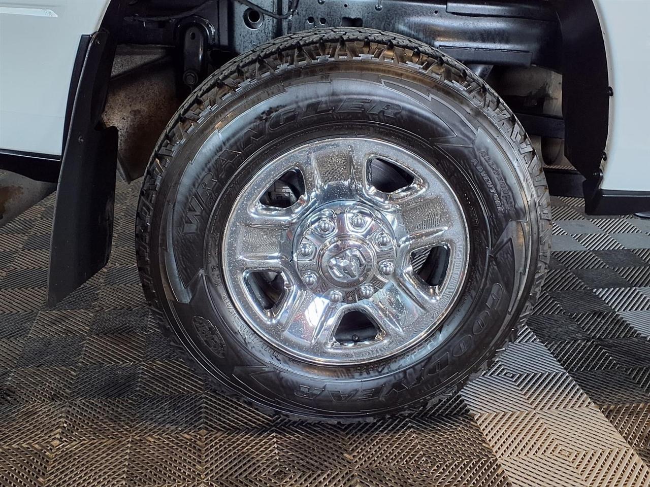 RAM 2500 Tradesman 4x4 Crew Cab 6'4" Box 2022