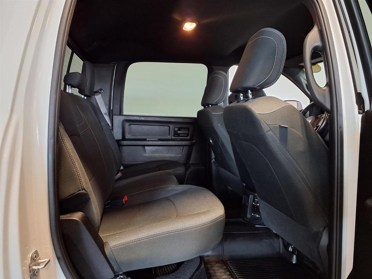 RAM 2500 Tradesman 4x4 Crew Cab 6'4" Box 2022