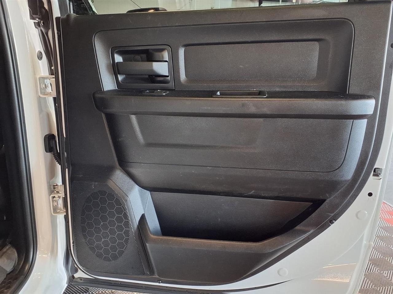 RAM 2500 Tradesman 4x4 Crew Cab 6'4" Box 2022