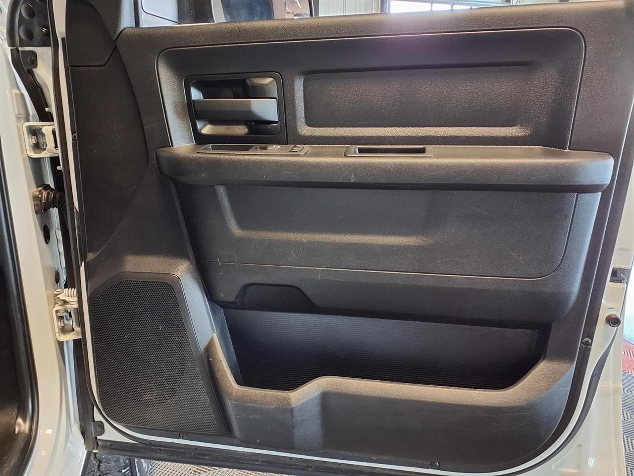 RAM 2500 Tradesman 4x4 Crew Cab 6'4" Box 2022