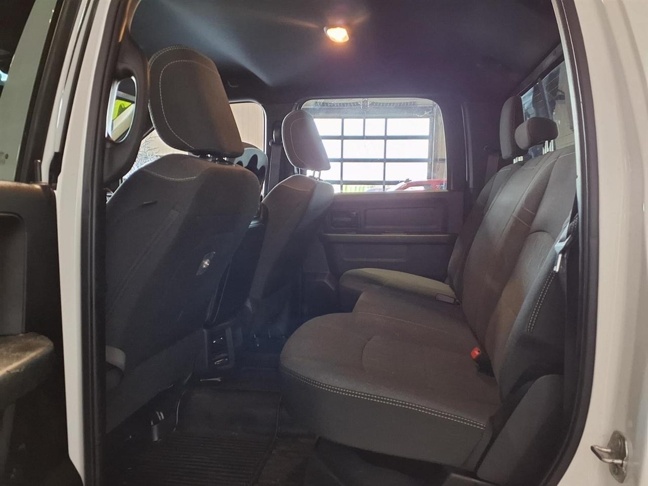 RAM 2500 Tradesman 4x4 Crew Cab 6'4" Box 2022