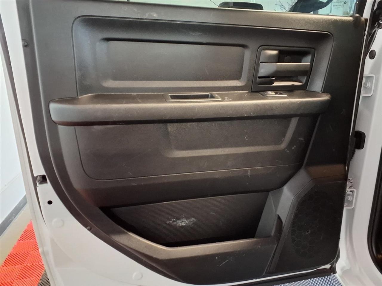 RAM 2500 Tradesman 4x4 Crew Cab 6'4" Box 2022