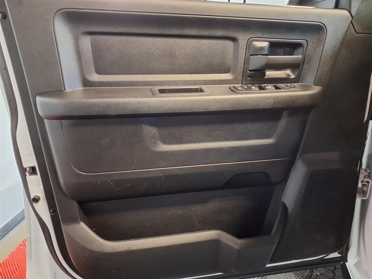 RAM 2500 Tradesman 4x4 Crew Cab 6'4" Box 2022