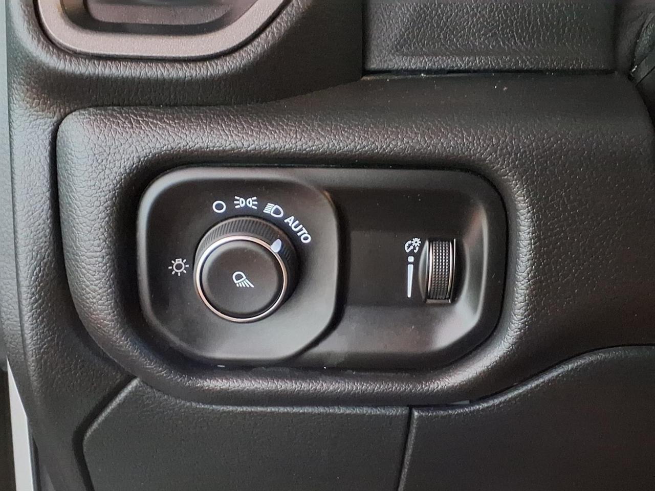 RAM 2500 Tradesman 4x4 Crew Cab 6'4" Box 2022