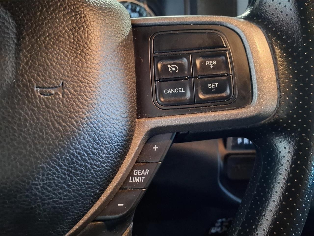 RAM 2500 Tradesman 4x4 Crew Cab 6'4" Box 2022