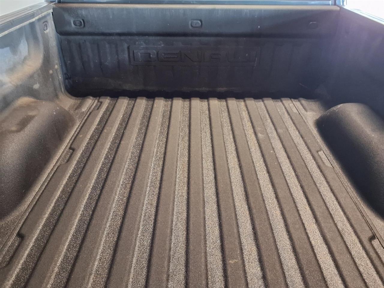 GMC Sierra 1500 4WD Crew Cab 143.5" Denali 2017