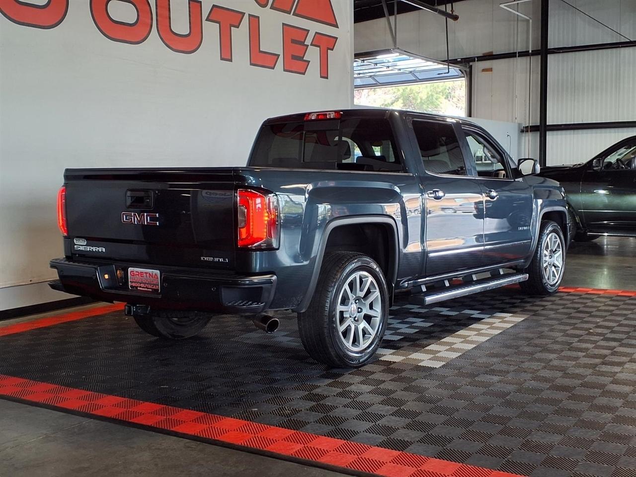 GMC Sierra 1500 4WD Crew Cab 143.5" Denali 2017