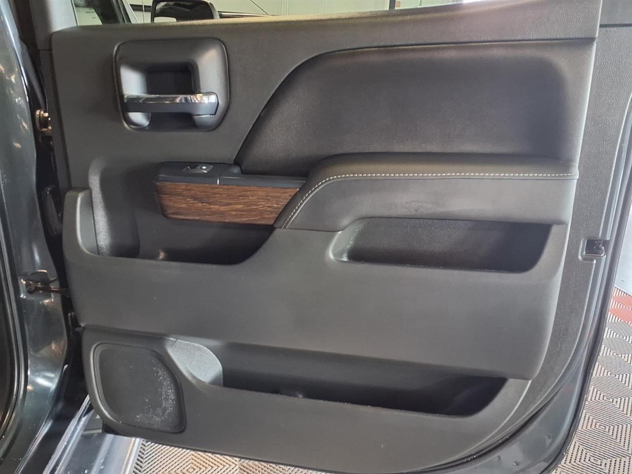 GMC Sierra 1500 4WD Crew Cab 143.5" Denali 2017