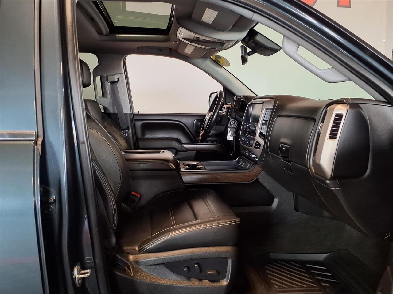 GMC Sierra 1500 4WD Crew Cab 143.5" Denali 2017