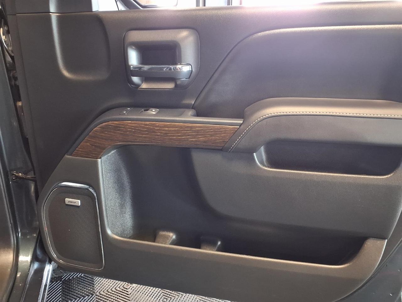 GMC Sierra 1500 4WD Crew Cab 143.5" Denali 2017