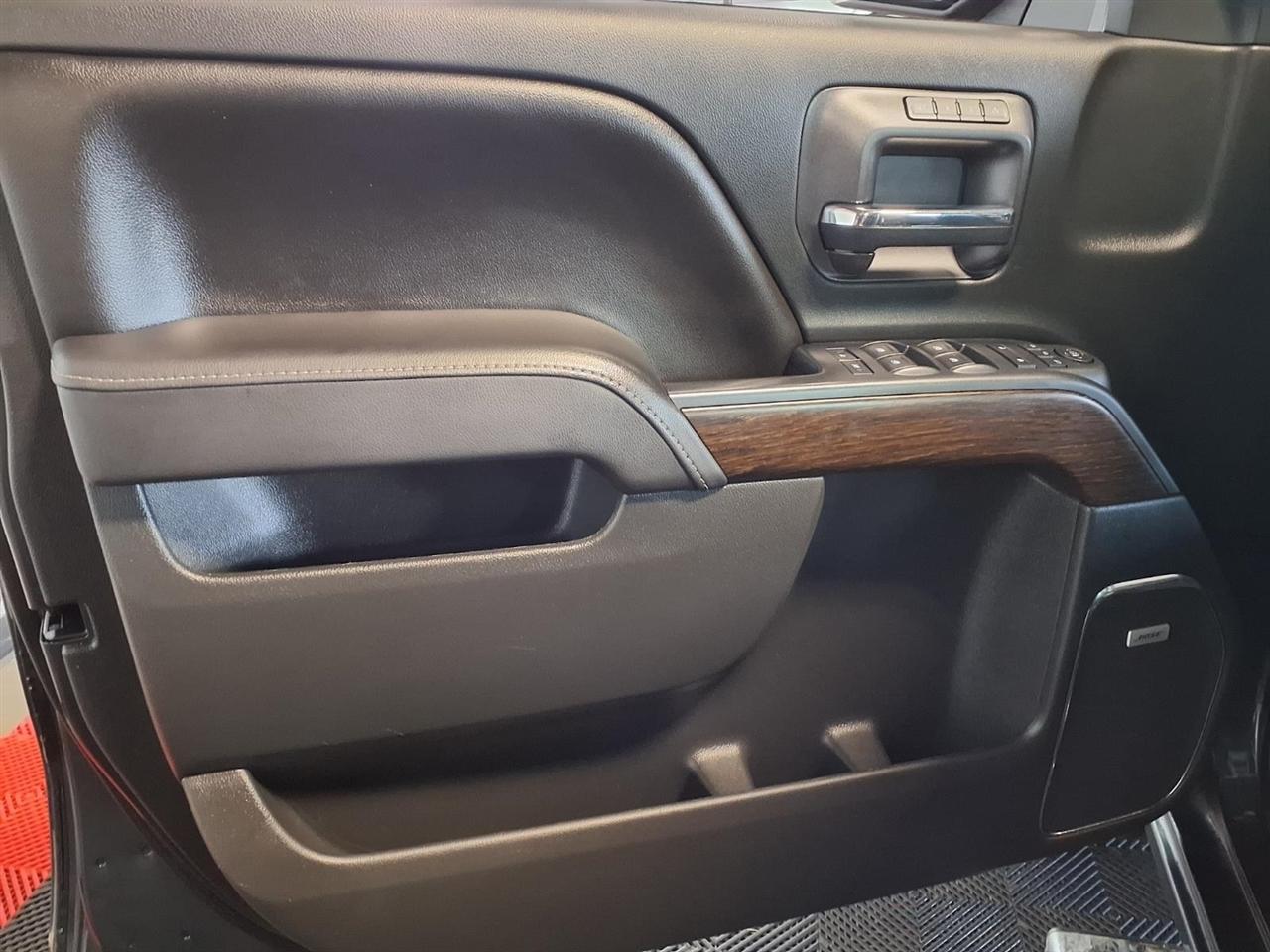 GMC Sierra 1500 4WD Crew Cab 143.5" Denali 2017