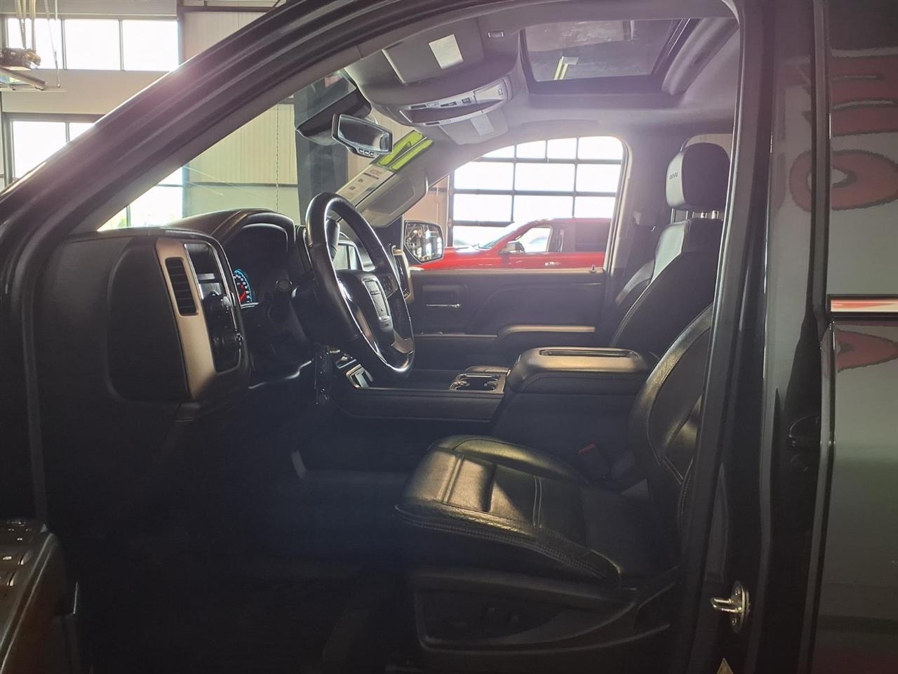 GMC Sierra 1500 4WD Crew Cab 143.5" Denali 2017