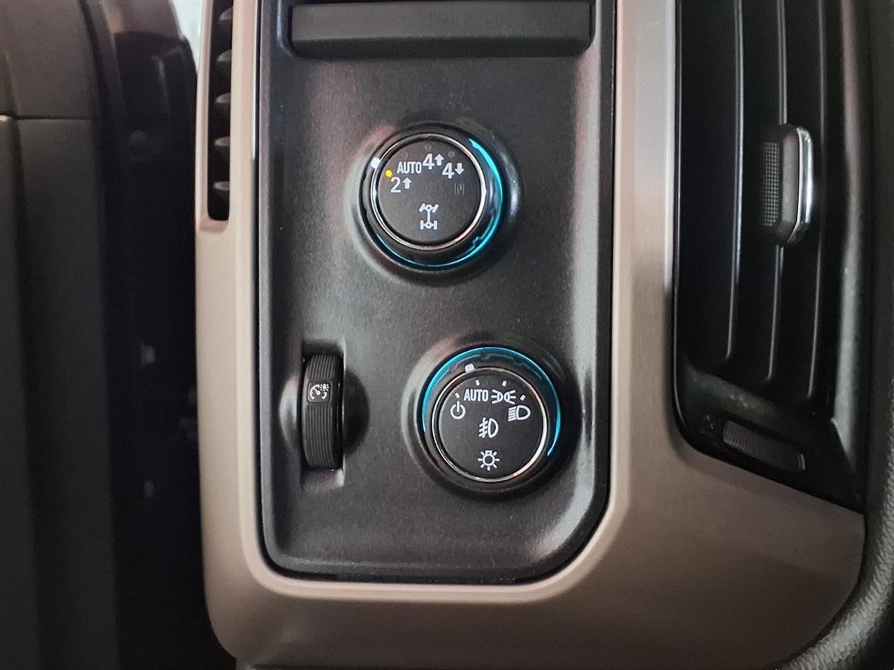 GMC Sierra 1500 4WD Crew Cab 143.5" Denali 2017