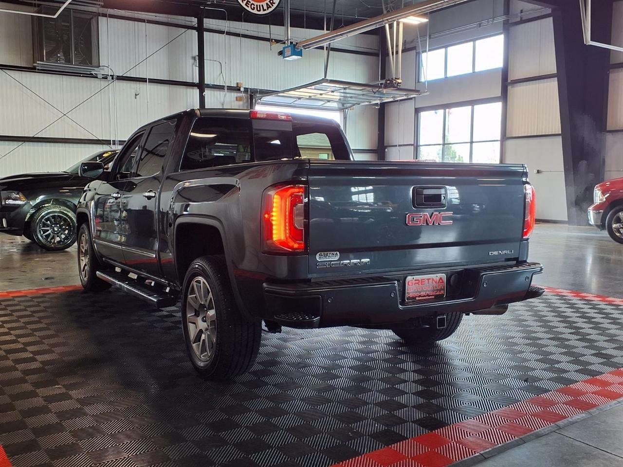 GMC Sierra 1500 4WD Crew Cab 143.5" Denali 2017