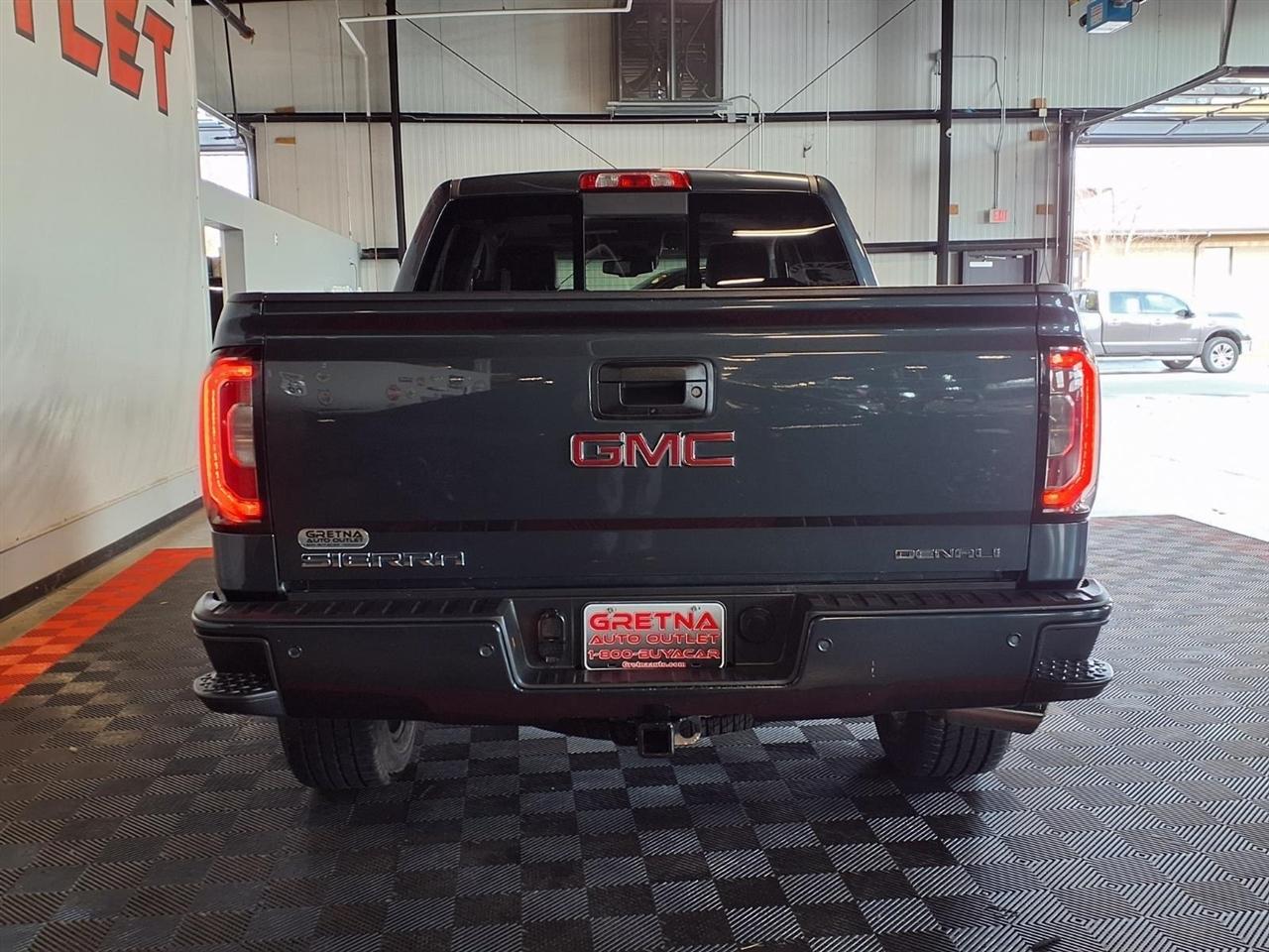 GMC Sierra 1500 4WD Crew Cab 143.5" Denali 2017