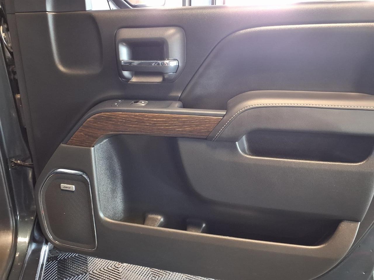 GMC Sierra 1500 4WD Crew Cab 143.5" Denali 2017