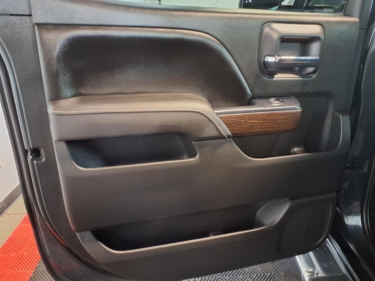 GMC Sierra 1500 4WD Crew Cab 143.5" Denali 2017