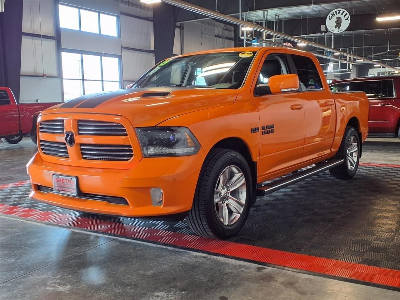 RAM 1500 4WD Crew Cab 140.5" Sport 2015