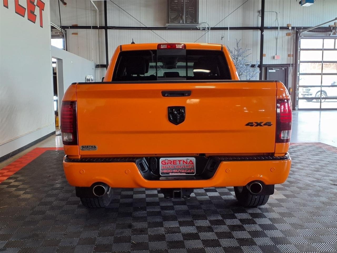 RAM 1500 4WD Crew Cab 140.5" Sport 2015