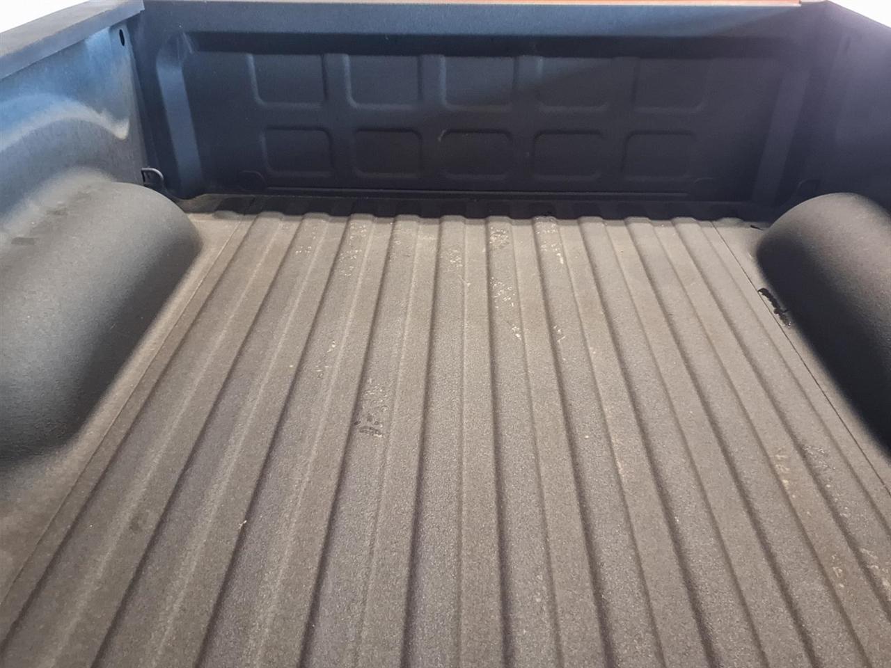 RAM 1500 4WD Crew Cab 140.5" Sport 2015