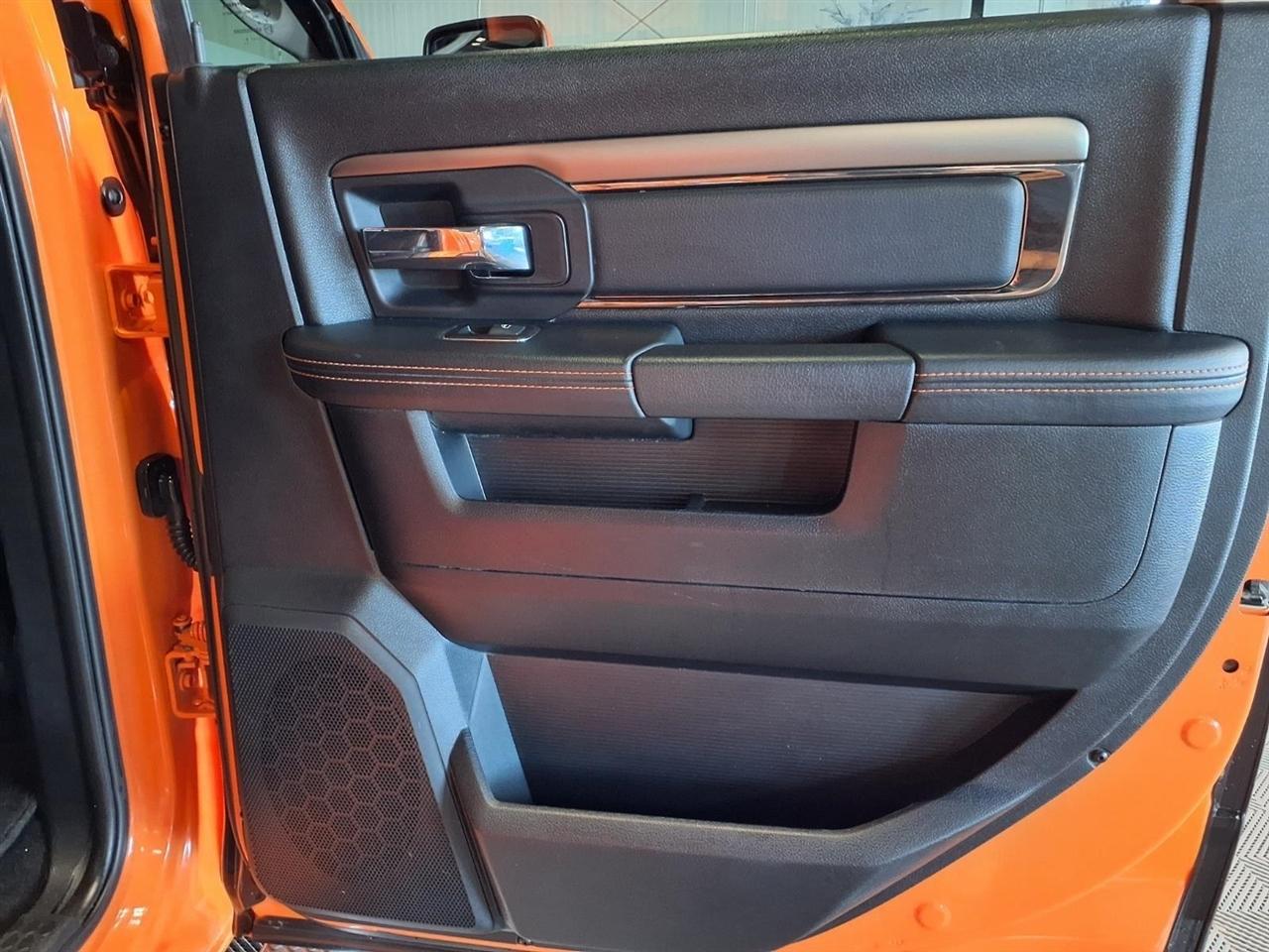 RAM 1500 4WD Crew Cab 140.5" Sport 2015