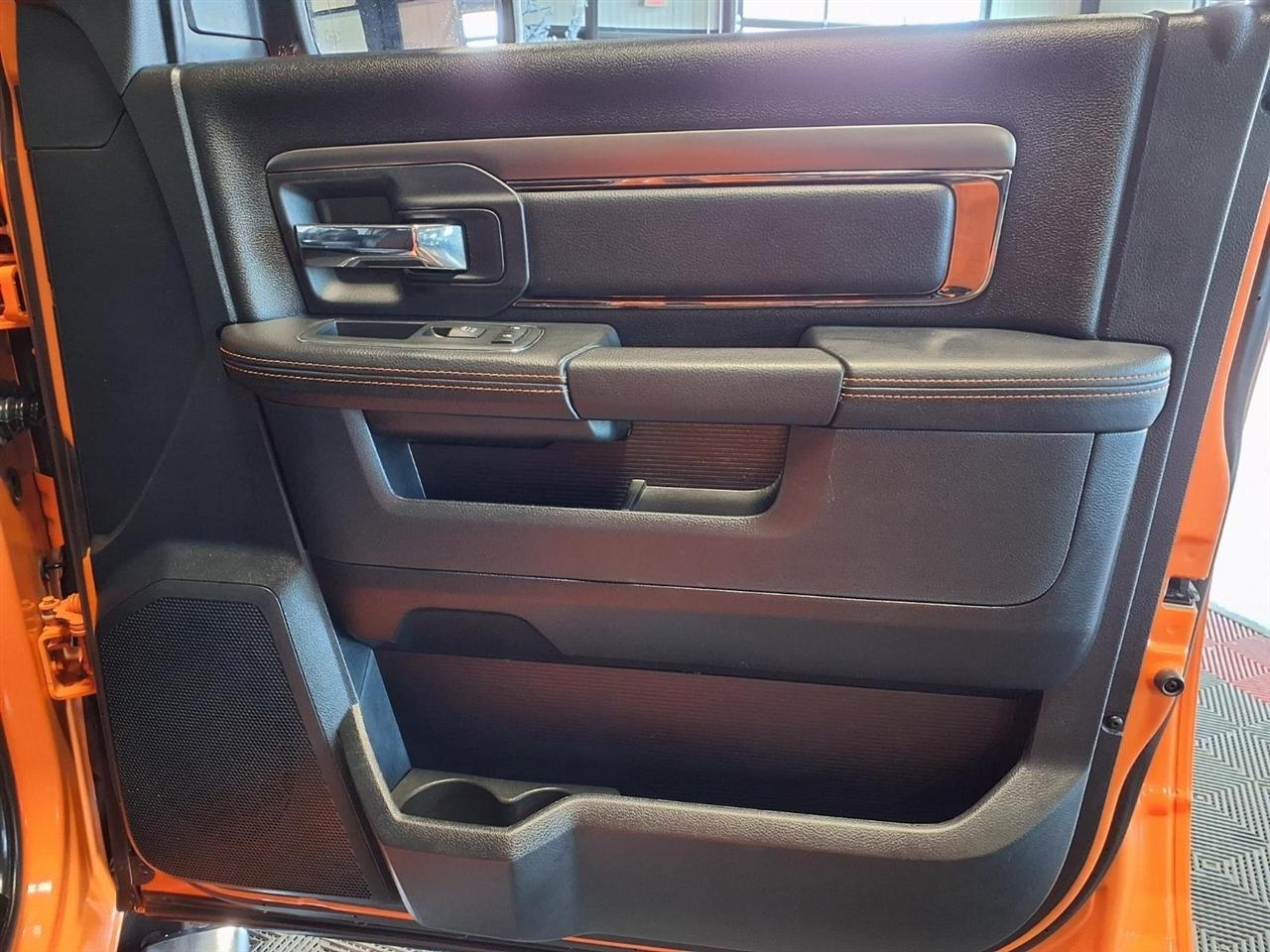 RAM 1500 4WD Crew Cab 140.5" Sport 2015