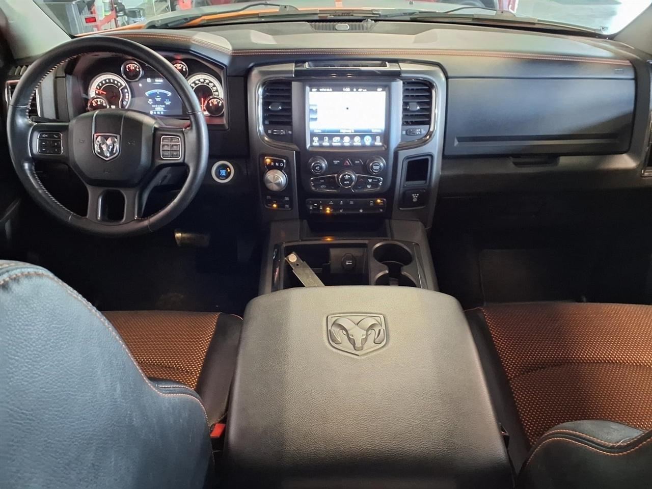 RAM 1500 4WD Crew Cab 140.5" Sport 2015