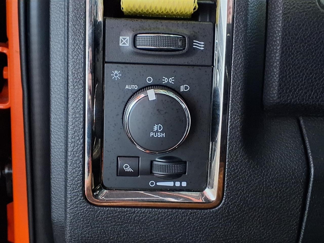 RAM 1500 4WD Crew Cab 140.5" Sport 2015