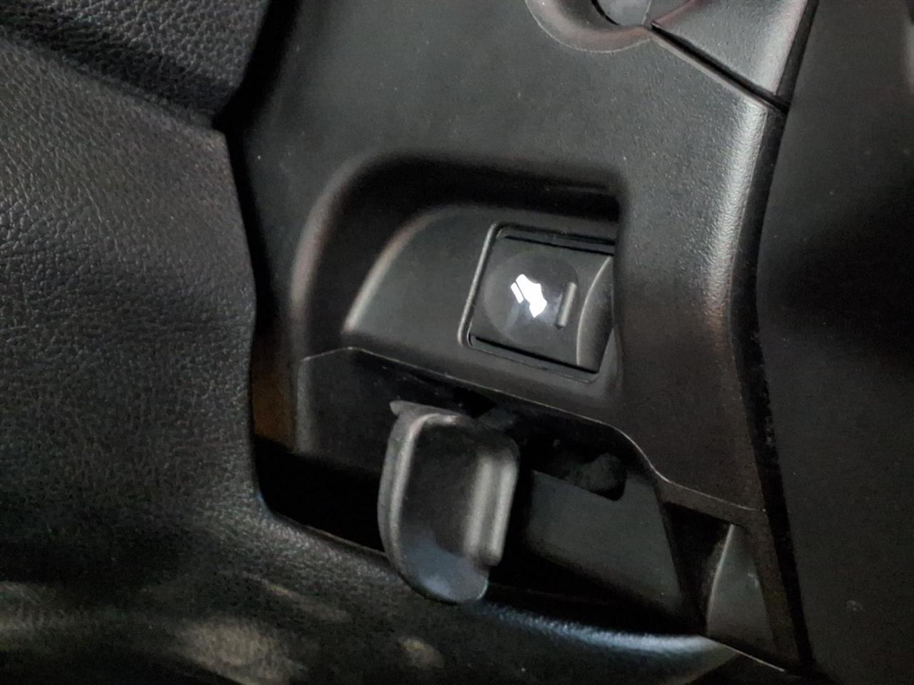 RAM 1500 4WD Crew Cab 140.5" Sport 2015