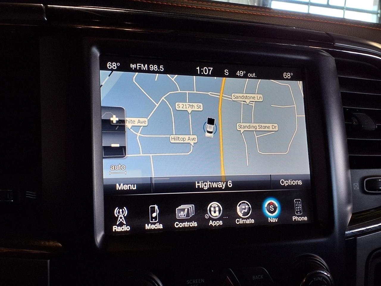 RAM 1500 4WD Crew Cab 140.5" Sport 2015