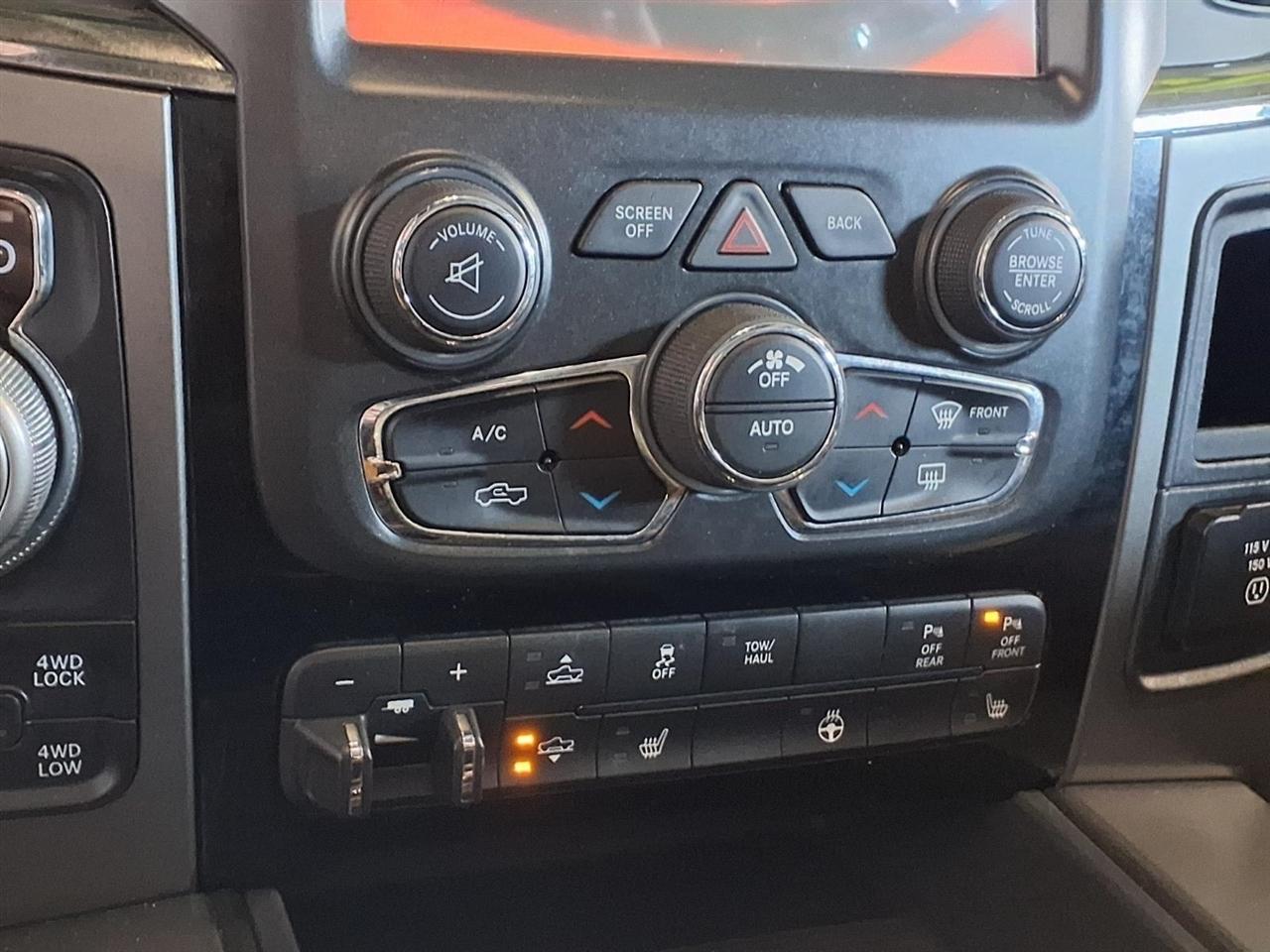 RAM 1500 4WD Crew Cab 140.5" Sport 2015