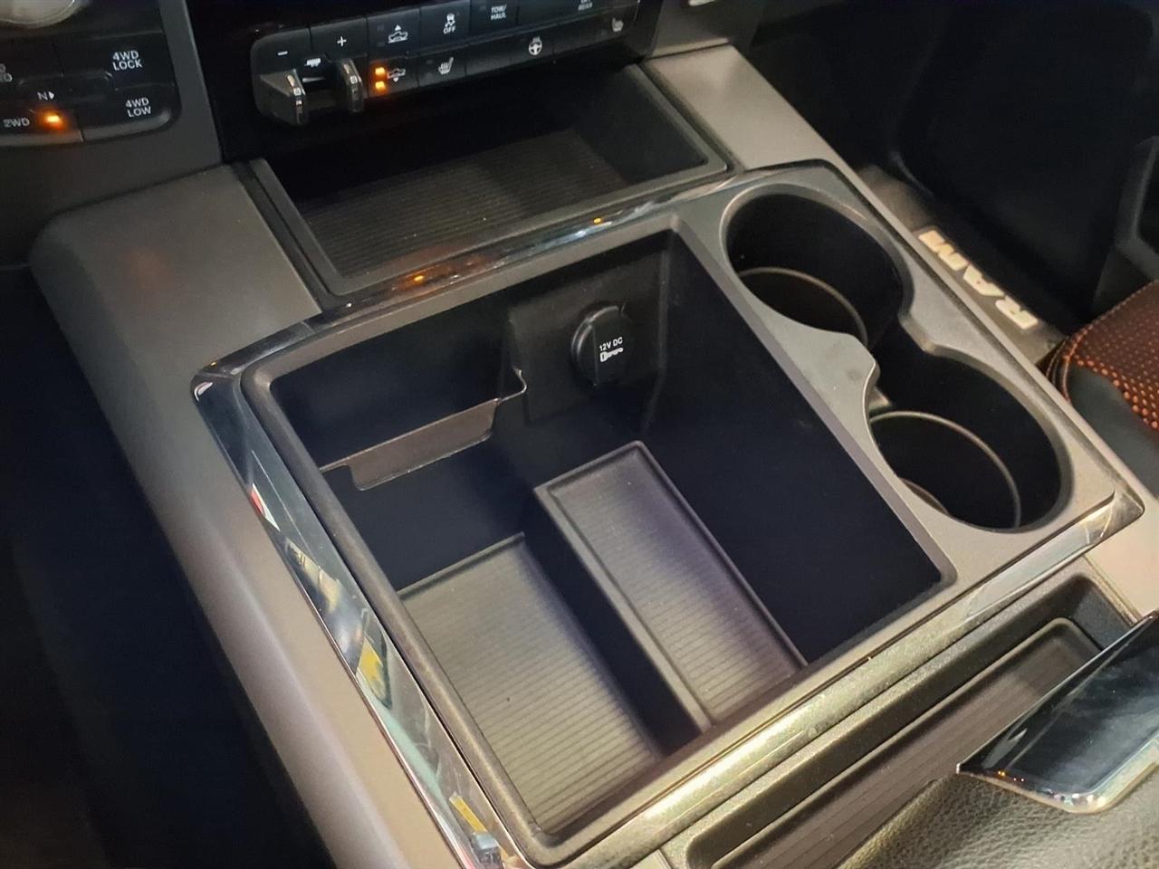 RAM 1500 4WD Crew Cab 140.5" Sport 2015